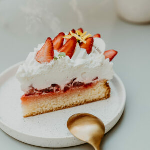 Part de naked cake fraise basilic